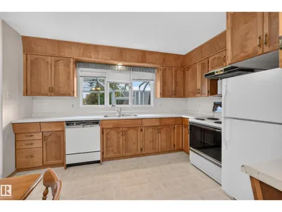 9011 157 ST NW photo 26