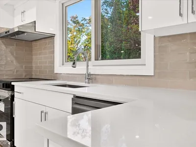 10912 34A AV NW photo 16
