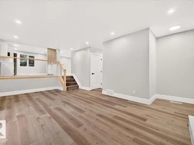 10912 34A AV NW photo 26