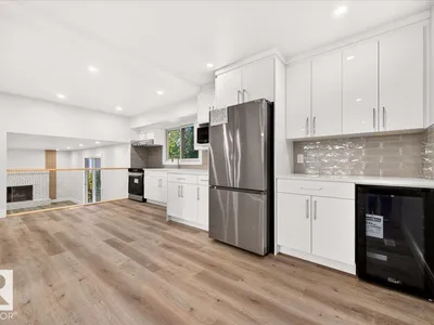 10912 34A AV NW photo 20