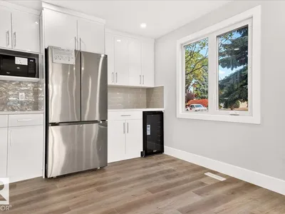 10912 34A AV NW photo 14