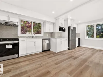 10912 34A AV NW photo 18