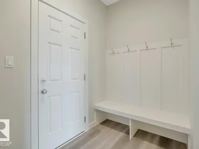 18643 19 AV NW photo 28