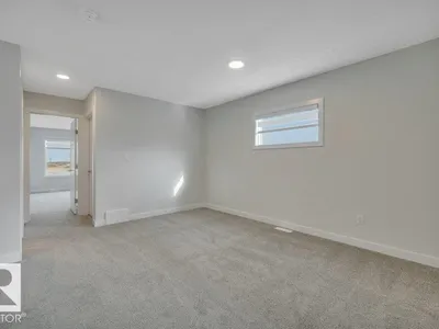 18643 19 AV NW photo 35