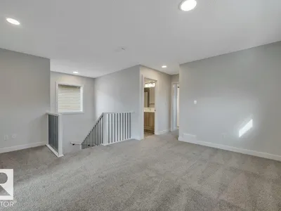 18643 19 AV NW photo 33