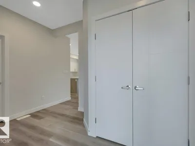 18643 19 AV NW photo 6