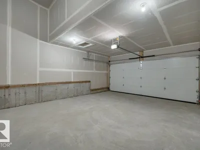 18643 19 AV NW photo 30
