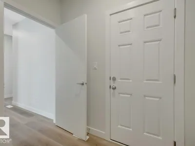18643 19 AV NW photo 31