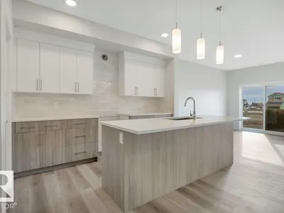 18643 19 AV NW photo 23