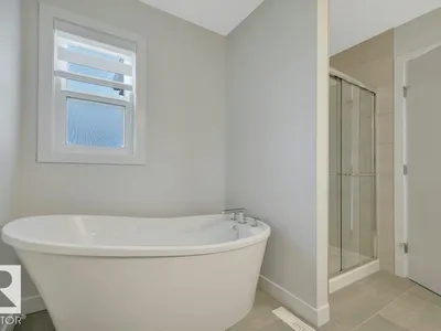 18643 19 AV NW photo 42