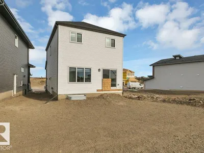 18643 19 AV NW photo 58