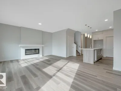 18643 19 AV NW photo 16