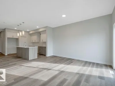 18643 19 AV NW photo 13