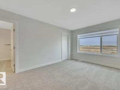 18643 19 AV NW photo 37