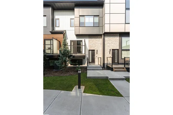 #17 1729 KEENE CR SW photo 2