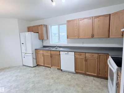 1920 37 AV NW photo 13