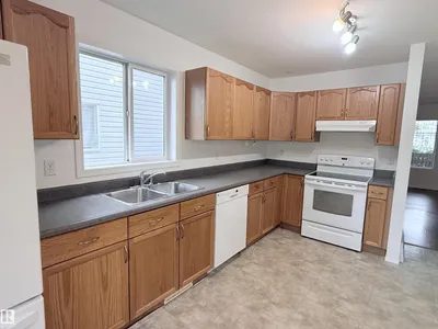 1920 37 AV NW photo 15