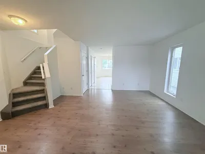 1920 37 AV NW photo 9