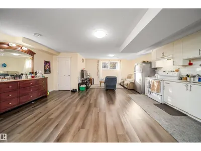 1126 36A AV NW photo 29