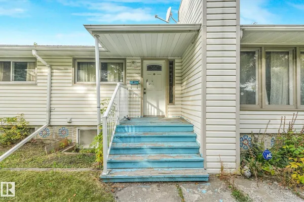 11716 130 ST NW photo 3