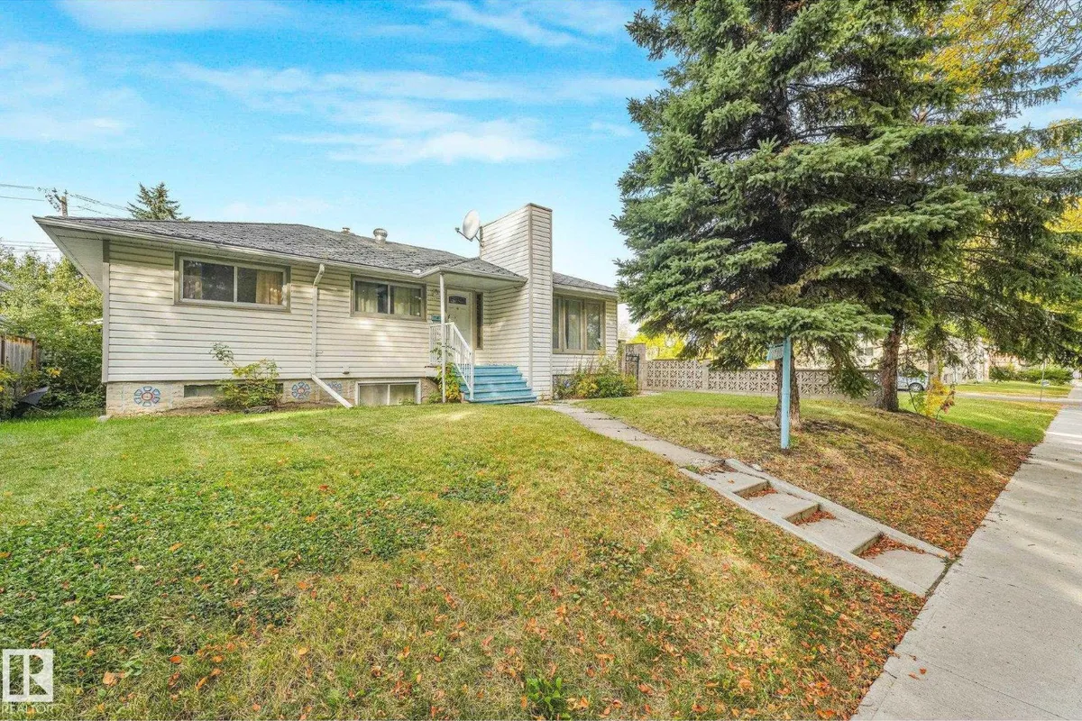 11716 130 ST NW exterior