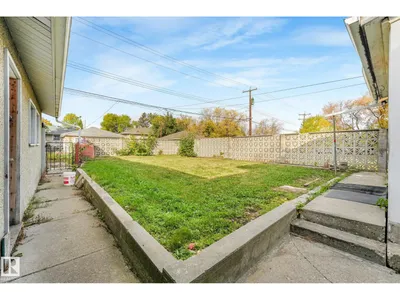 11716 130 ST NW photo 43