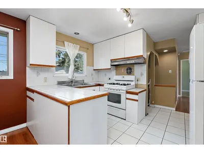 10432 50 ST NW photo 18