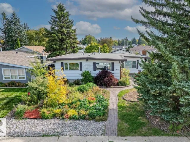 3607 106A ST NW, Edmonton