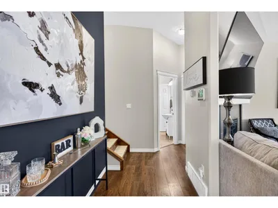 9406 83 AV photo 18