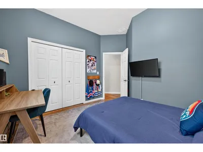 9406 83 AV photo 36