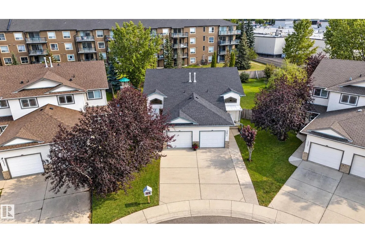 13915 137 ST NW exterior