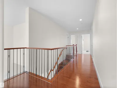 5219 18 AV SW photo 28