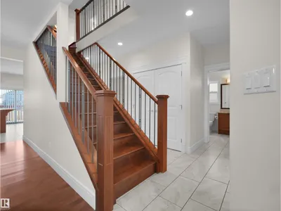 5219 18 AV SW photo 8