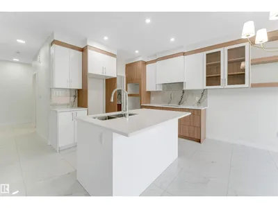 3926 39 AV photo 14