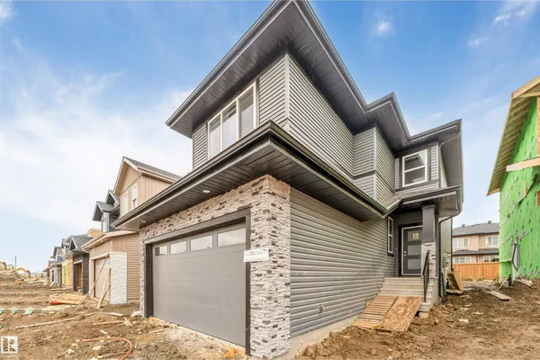 3926 39 AV photo 2