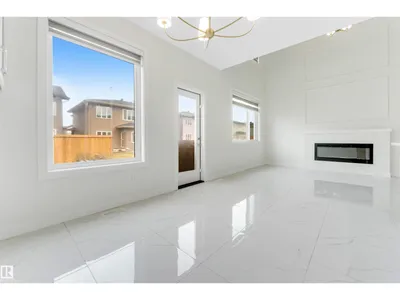 3926 39 AV photo 20