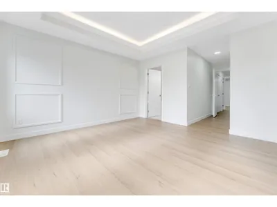 3926 39 AV photo 28