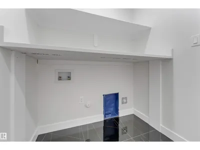3926 39 AV photo 36