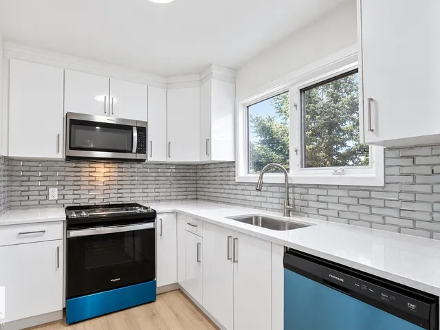 1566 LAKEWOOD RD W NW, Edmonton
