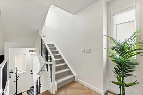 4204 HAWTHORN RO SW photo 2