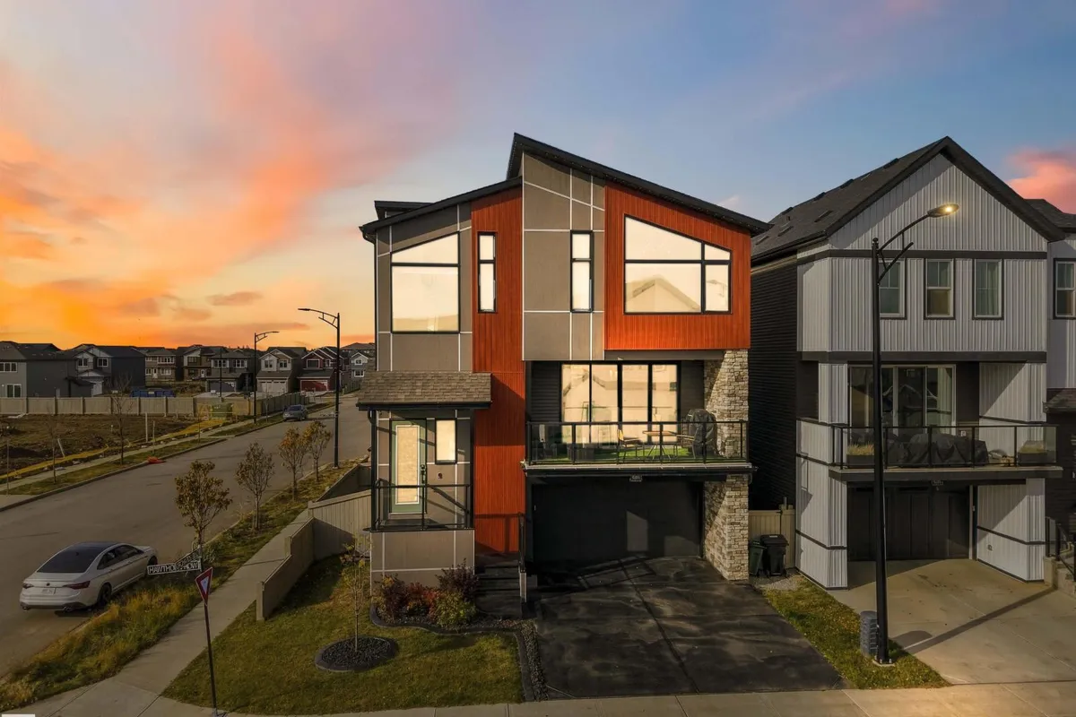 4204 HAWTHORN RO SW exterior