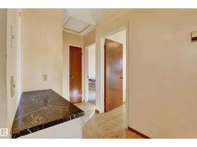 7615 135A AV NW NW photo 10