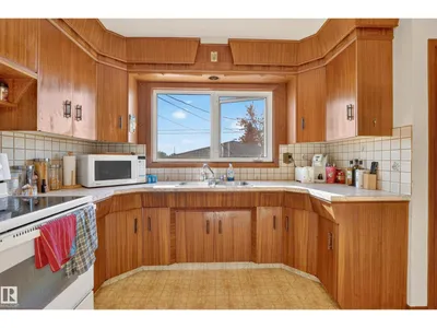 7615 135A AV NW NW photo 12