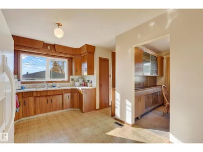 7615 135A AV NW NW photo 14