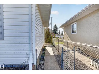 7615 135A AV NW NW photo 55