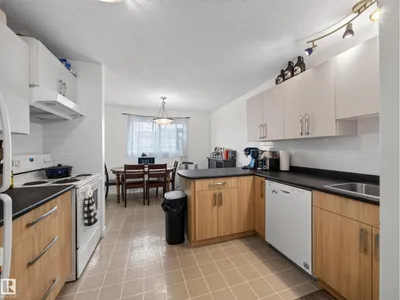 10136 81 ST NW photo 57