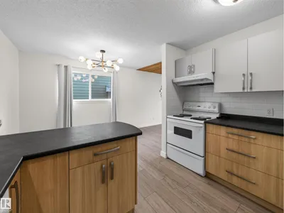 10136 81 ST NW photo 12