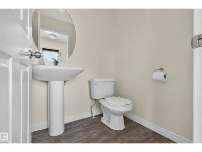 6933 21A AV SW photo 29