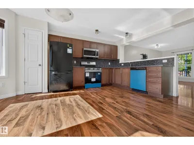 6933 21A AV SW photo 27