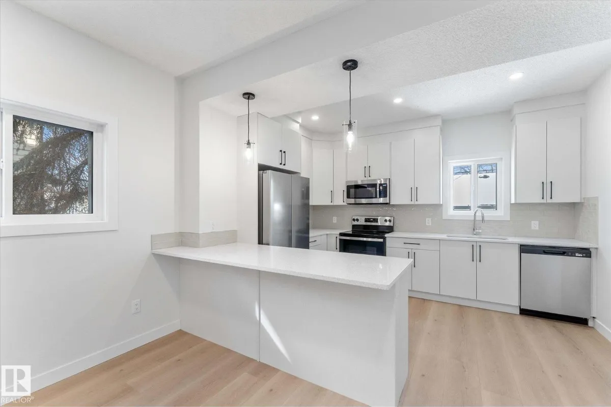 12033 92 ST NW exterior